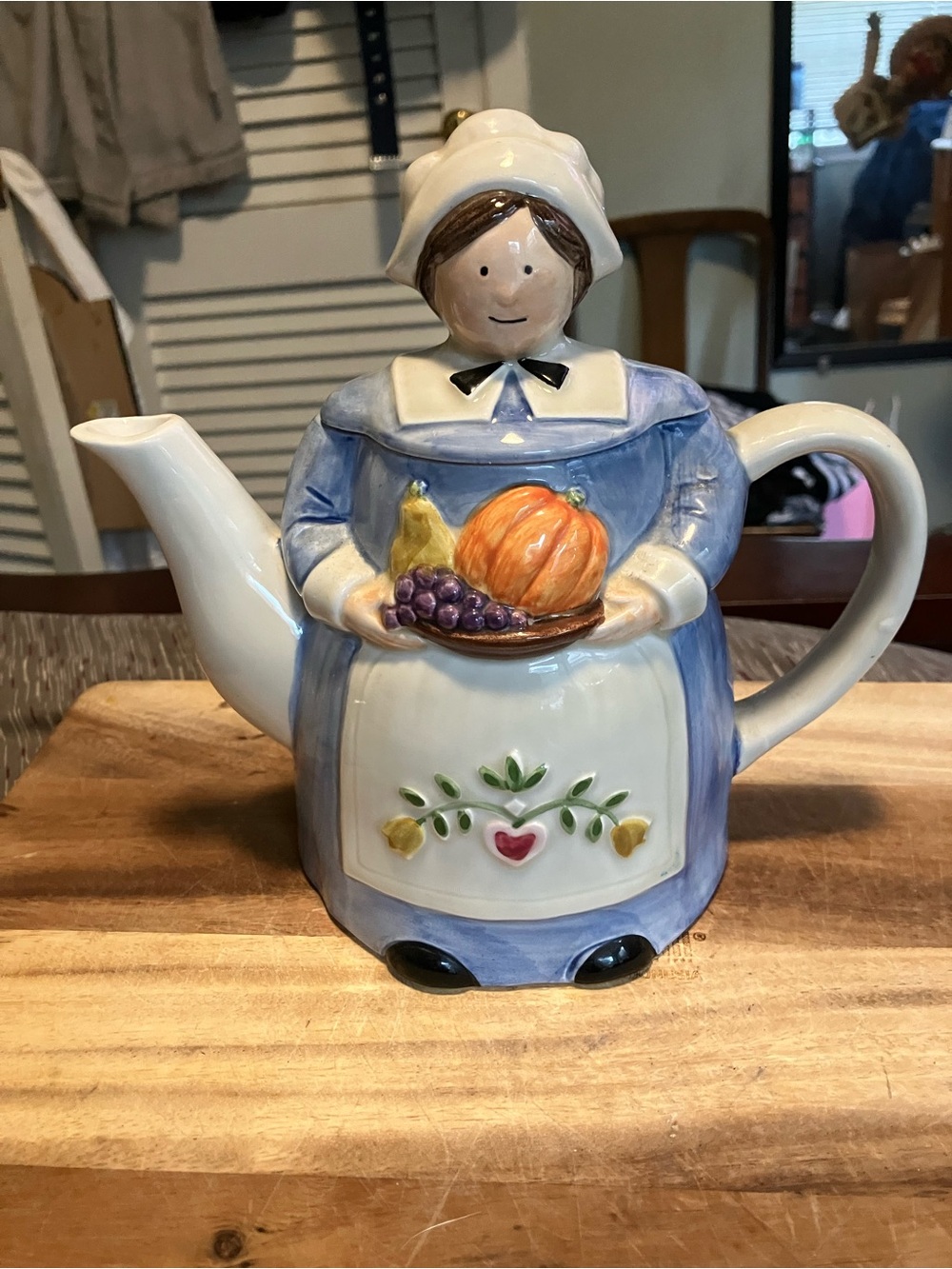 Vintage Hand Painted Ceramic Pilgrim Teapot